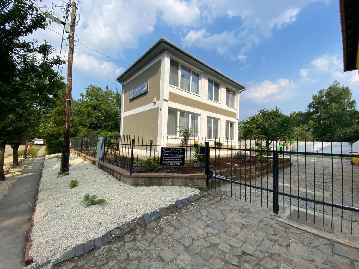Spirit Homes Apartments Орошхаза Экстерьер фото
