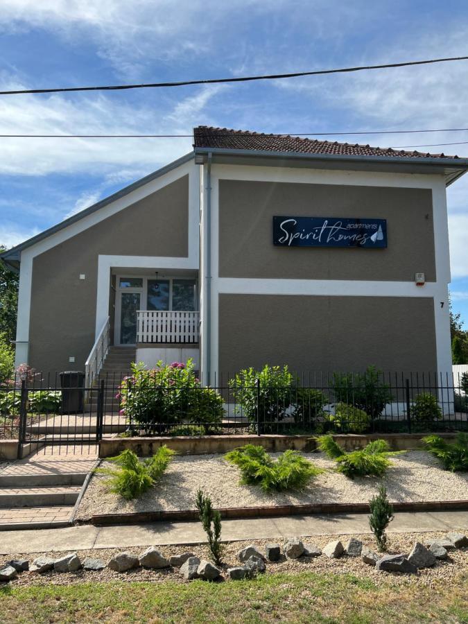 Spirit Homes Apartments Орошхаза Экстерьер фото